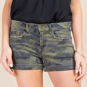 🎈Francescas Harper Camo rolled hem midrise shorts